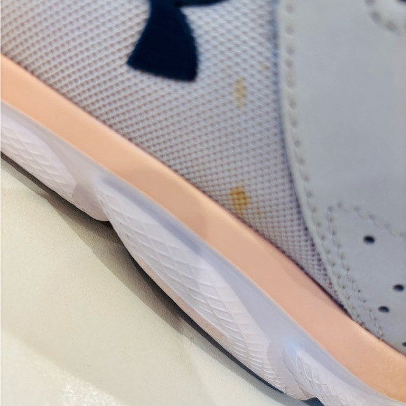 Under Armour Light Gray and Navy Sneakers Women’s size 9 - Picture 9 of 10